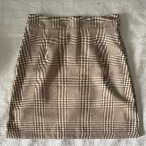 Formal co-ord set. Skirt & Blazer. Beige Colour. - Picture 3 of 4